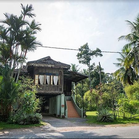 Lanai Casuarina Cempaka Sari Hotel Parit Екстериор снимка