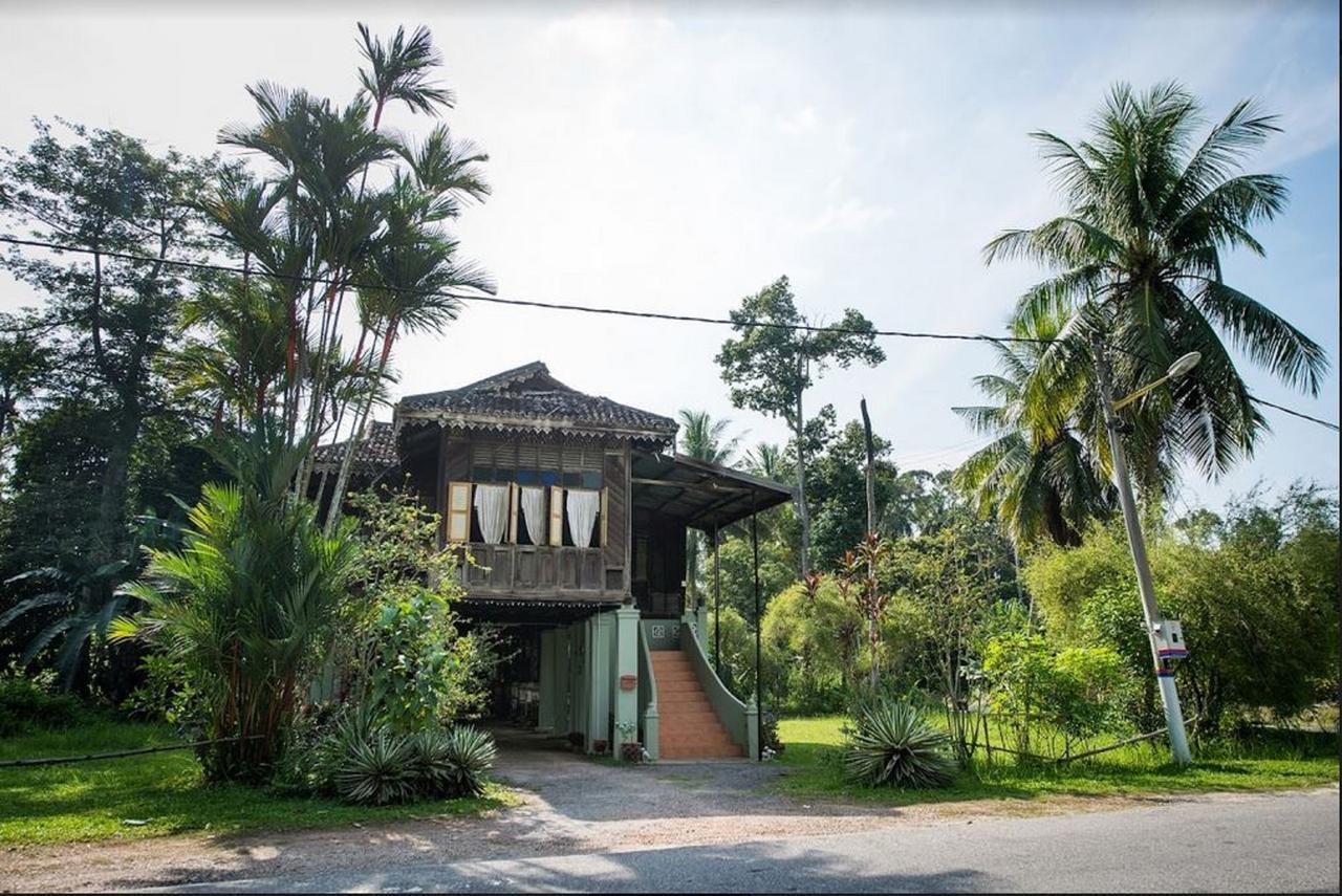 Lanai Casuarina Cempaka Sari Hotel Parit Екстериор снимка