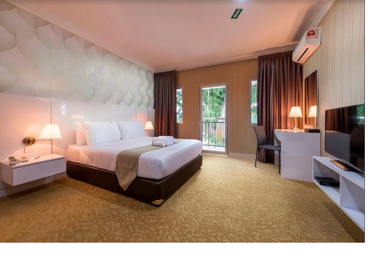 Lanai Casuarina Cempaka Sari Hotel Parit Екстериор снимка