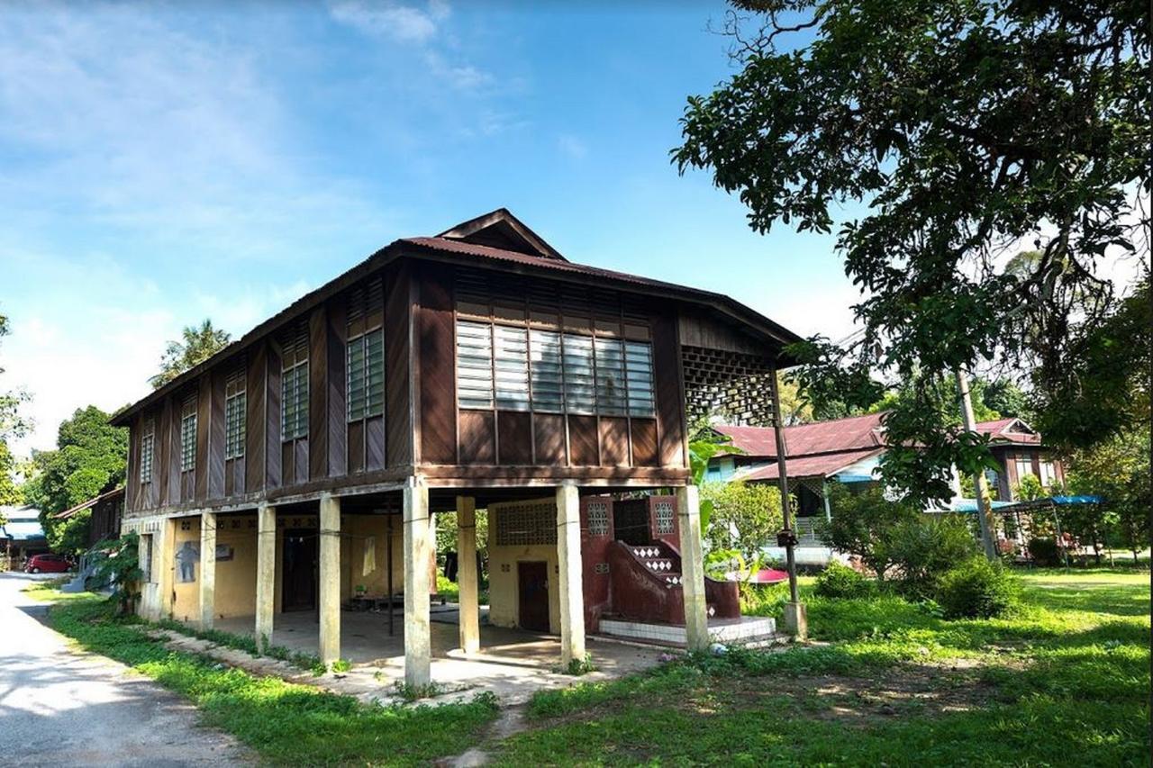 Lanai Casuarina Cempaka Sari Hotel Parit Екстериор снимка