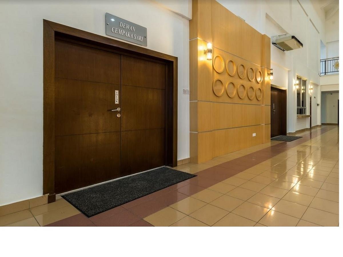 Lanai Casuarina Cempaka Sari Hotel Parit Екстериор снимка