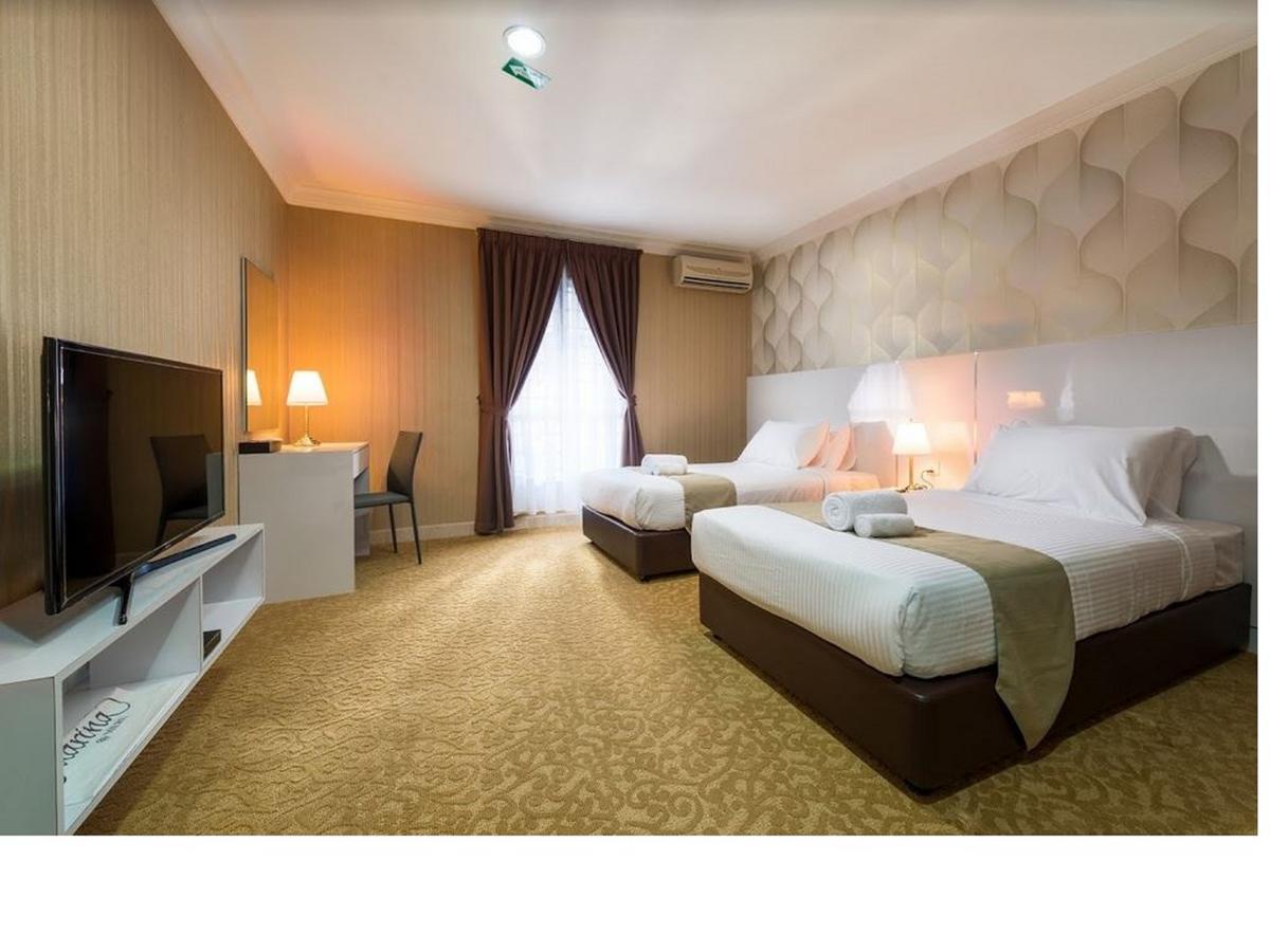 Lanai Casuarina Cempaka Sari Hotel Parit Екстериор снимка