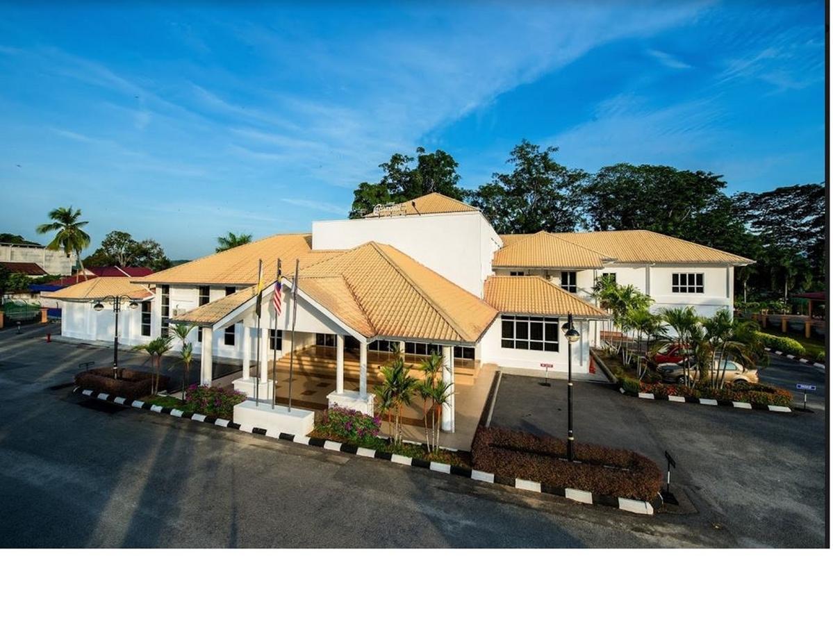 Lanai Casuarina Cempaka Sari Hotel Parit Екстериор снимка